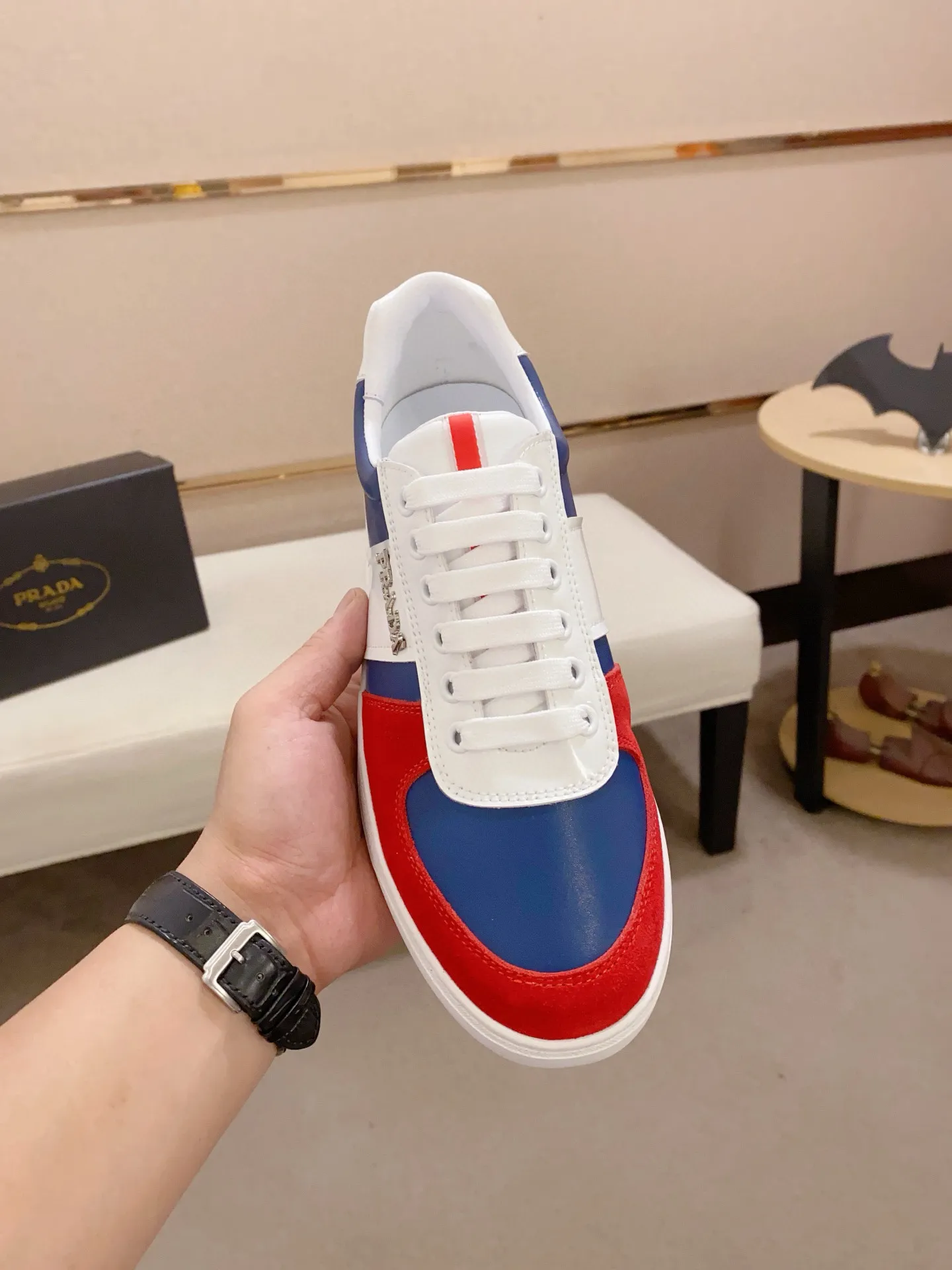 Men's shoes 💰: 440💰 [Prada～Prada] Trendy new models are on the market. Same style as the official website. Counter quality. Original matching. [Strong] [Strong] Selected first-layer cowhide fabric. Comfortable and breathable sheepskin lining, fine workmanship, upper layer made of 100% pure cowhide, original last shape, comfortable on the feet, shoe sizes 38 to 44